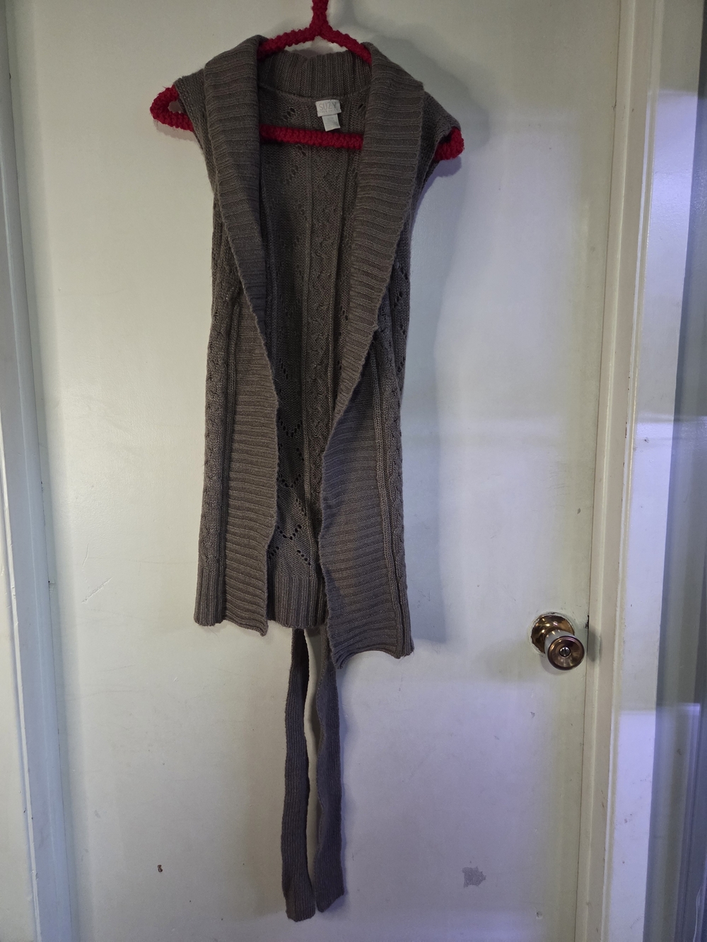 Suzy Shier Taupe Open-Front Cable Knit Sleeveless Cardigan